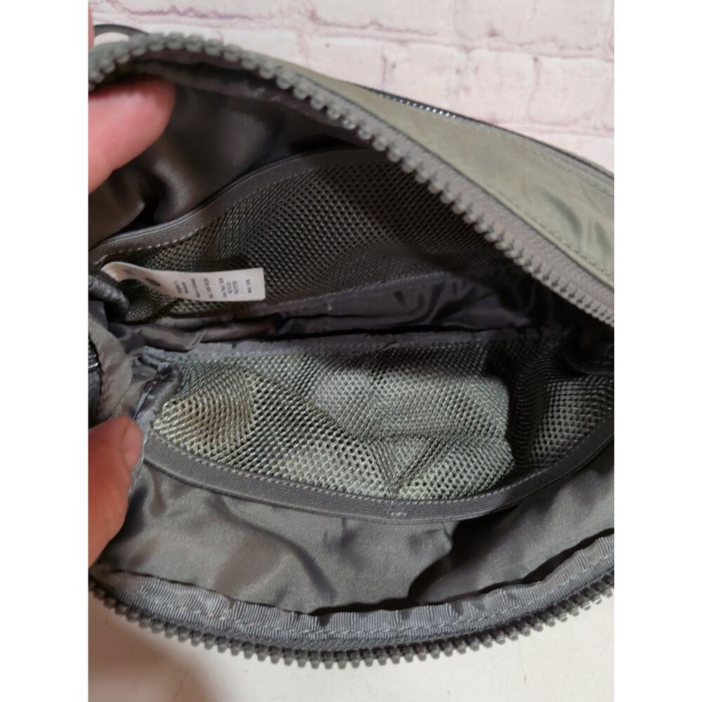 Lululemon 2L Everywhere Belt Bag Shiny Olive Army Green - Picture 12 of 12